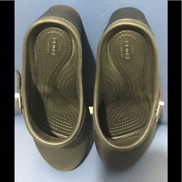 Crocs women’s dual comfort black Sarah clogs - Picture 13 of 16